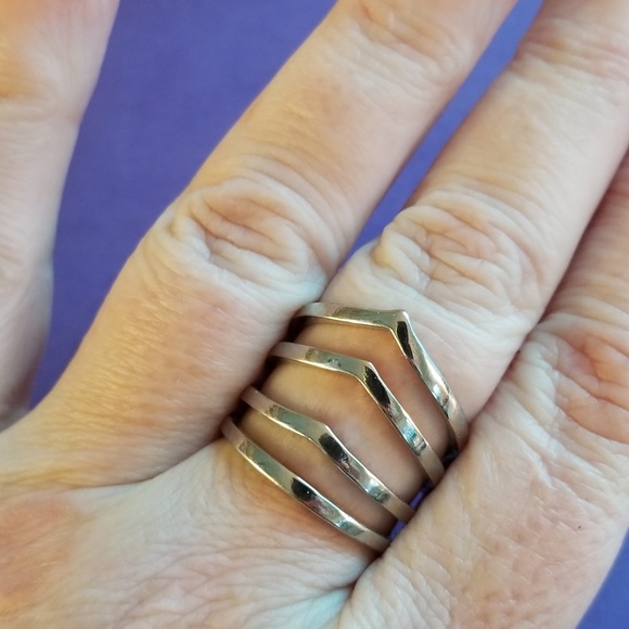 silver colored Chevron shaped ring - Picture 1 of 2
